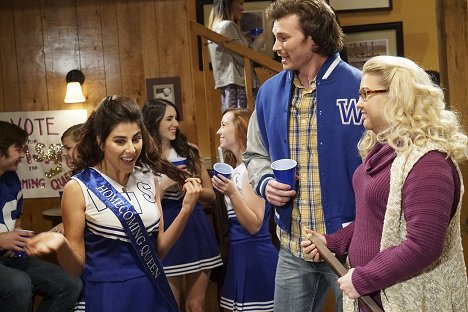 Daniella Monet, Derek Theler, Chelsea Kane - Baby Daddy - Homecoming and Going - Photos