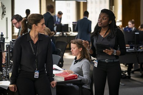 Missy Peregrym, Ebonee Noel - FBI: Special Crime Unit - Cops and Robbers - Photos