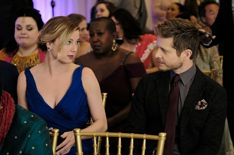 Emily VanCamp, Denitra Isler, Matt Czuchry - The Resident - The Dance - Van film