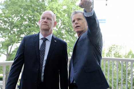 Glenn Morshower, Bruce Greenwood - The Resident - The Dance - Photos