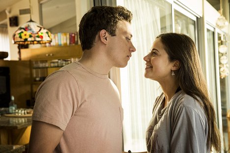 Finn Cole, Molly Gordon - Animal Kingdom - Dead to Me - Photos