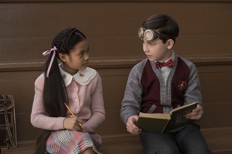 Vanessa Anne Williams, Owen Vaccaro - The House with a Clock in Its Walls - Van film