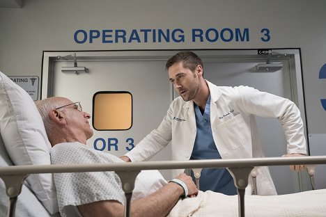 George Wyner, Ryan Eggold - Szpital New Amsterdam - Trzy kropki - Z filmu