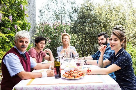 Dino Abbrescia, Cristiano Caccamo, Monica Guerritore, Salvatore Esposito, Diana Del Bufalo - My Big Gay Italian Wedding - Van film