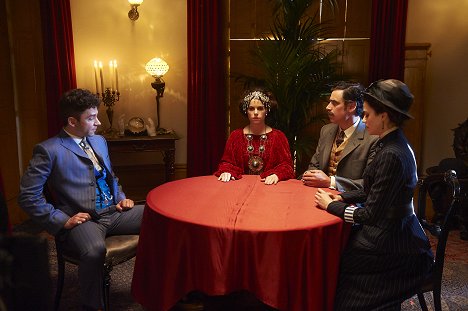 Michael Weston, Emily Hampshire, Stephen Mangan, Rebecca Liddiard - Houdini and Doyle - Geisterhilfe? - Filmfotos