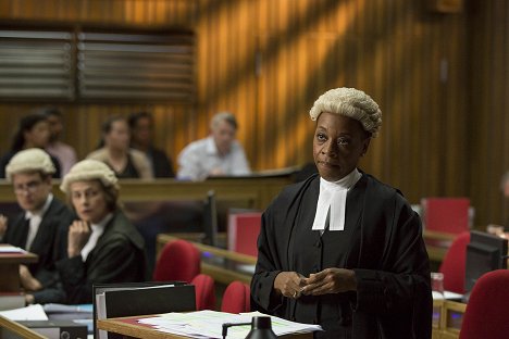 Marianne Jean-Baptiste - Broadchurch - Episode 2 - Van film