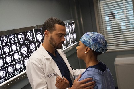 Jesse Williams, Kelly McCreary - Grey's Anatomy - Die jungen Ärzte - Ein Sturm zieht auf - Filmfotos