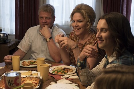Michael Cudlitz, Mary McCormack - The Kids Are Alright - Peggy's Day Out - De la película