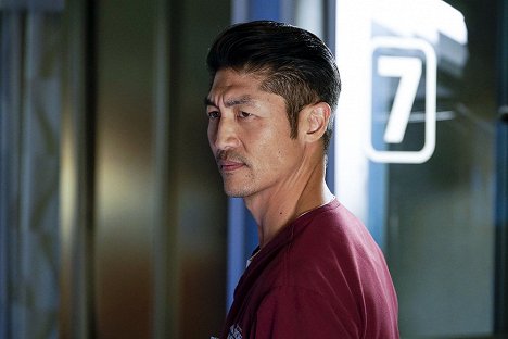 Brian Tee - Chicago Med - Un moindre mal - Film