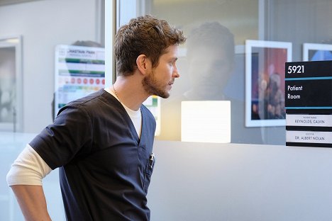 Matt Czuchry - The Resident - 00:42:30 - Photos