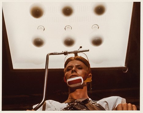 David Bowie - Człowiek, który spadł na Ziemię - Z filmu