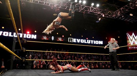 Ashley Fliehr, Mercedes Kaestner-Varnado - NXT TakeOver: R Evolution - Film