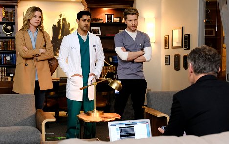 Emily VanCamp, Manish Dayal, Matt Czuchry - The Resident - Total Eclipse of the Heart - Photos