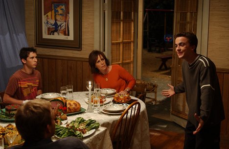 Justin Berfield, Jane Kaczmarek, Frankie Muniz - Malcolm in the Middle - Thanksgiving - Photos