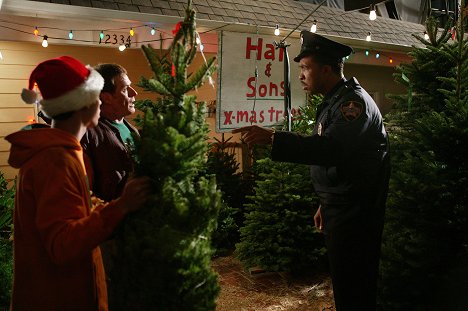 Bryan Cranston - Malcolm in the Middle - Christmas Trees - Photos