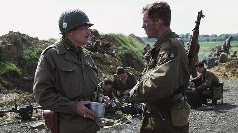 Dale Dye, Damian Lewis - Band of Brothers - Crossroads - Photos
