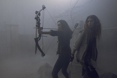 Eleanor Matsuura, Nadia Hilker - The Walking Dead - Geflüster - Filmfotos