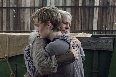 Matt Lintz, Melissa McBride - The Walking Dead - Evolution - Photos