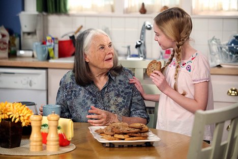 Lois Smith, Darcy Rose Byrnes - Desperate Housewives - Let Me Entertain You - Photos