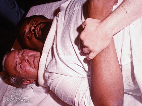 Ray Milland, Roosevelt Grier - O Homem com Duas Cabeças - De filmagens