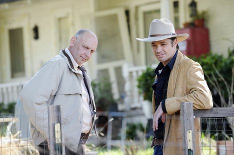 Nick Searcy, Timothy Olyphant - Justified - Veterans - Photos