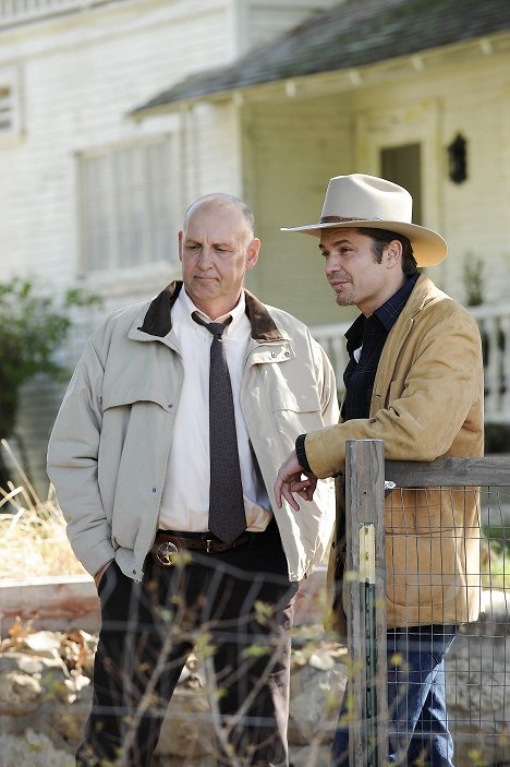 Nick Searcy, Timothy Olyphant - Justified - Veterans - Photos