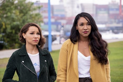Jessica Parker Kennedy, Candice Patton - The Flash - The Icicle Cometh - Photos