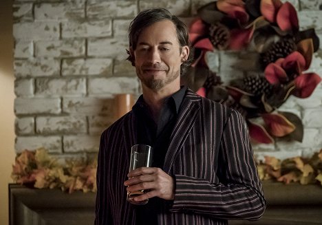 Tom Cavanagh - The Flash - O Come, All Ye Thankful - Photos