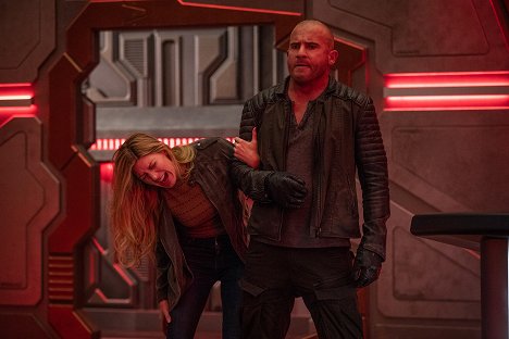 Jes Macallan, Dominic Purcell - Legends of Tomorrow - Hell No, Dolly! - Photos