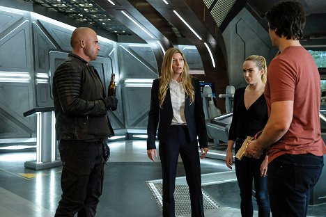 Dominic Purcell, Jes Macallan, Caity Lotz - Legends of Tomorrow - Legends of To-Meow-Meow - Photos