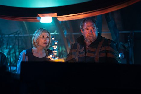 Jodie Whittaker, Mark Addy - Doctor Who - The Battle of Ranskoor Av Kolos - De la película