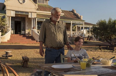 Filip Peeters, Finn Kenny - Das Kindermädchen: Mission Südafrika - Van film