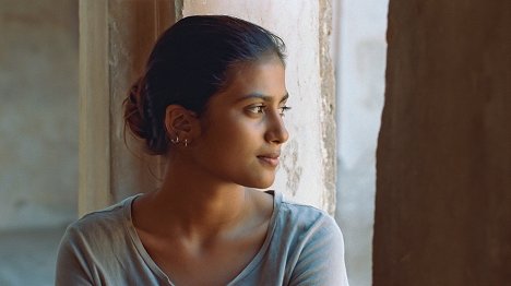 Aarshi Banerjee - Maya - De la película