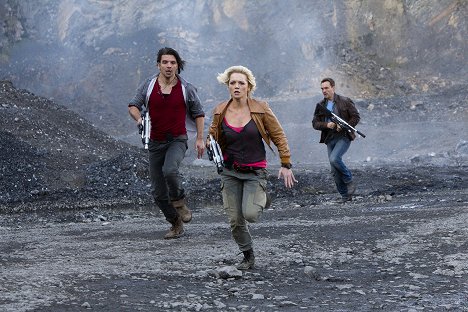 Andrew Lee Potts, Hannah Spearritt, Ciarán McMenamin - Siły pierwotne - Das Ende der Zukunft (2) - Z filmu