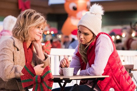 Markie Post, Arielle Kebbel - Four Christmases and a Wedding - Z filmu