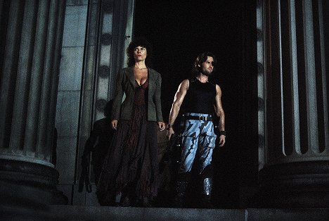 Adrienne Barbeau, Kurt Russell - Escape from New York - Photos