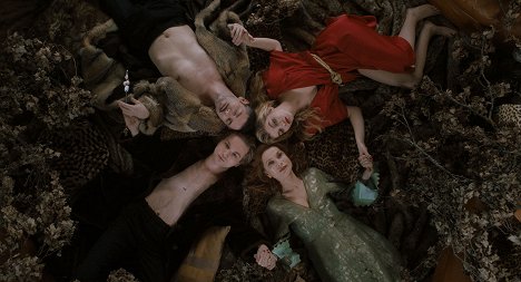 Melvil Poupaud, Lukas Ionesco, Galatéa Bellugi, Isabelle Huppert - Une jeunesse dorée - Filmfotos