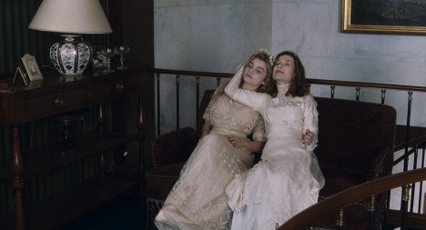 Galatéa Bellugi, Isabelle Huppert - Une jeunesse dorée - Z filmu