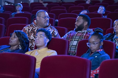 Jenifer Lewis, Laurence Fishburne, Marcus Scribner, Anthony Anderson, Marsai Martin - Black-ish - Christmas in Theater Eight - Z filmu