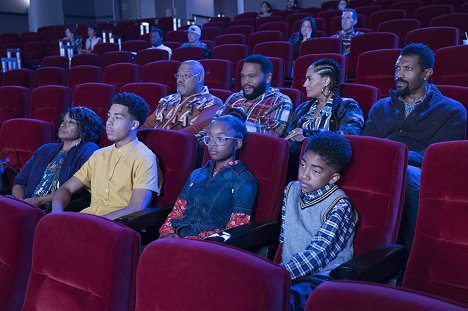 Jenifer Lewis, Marcus Scribner, Laurence Fishburne, Marsai Martin, Anthony Anderson, Tracee Ellis Ross, Miles Brown, Deon Cole - Black-ish - Christmas in Theater Eight - Photos