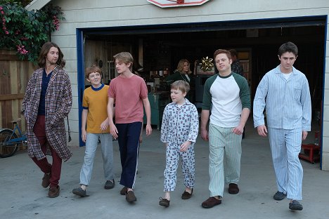 Jack Gore, Christopher Paul Richards, Andy Walken, Caleb Foote, Sawyer Barth - The Kids Are Alright - Christmas 1972 - Van film