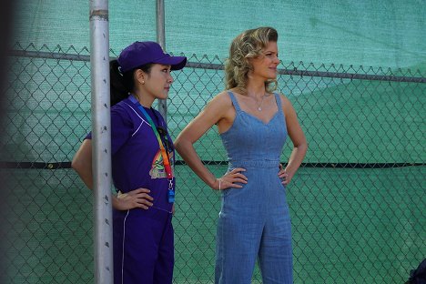 Constance Wu, Chelsey Crisp - Fresh Off the Boat - A League of Her Own - Z filmu