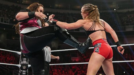 Savelina Fanene, Ronda Rousey - WWE TLC: Tables, Ladders & Chairs - Photos