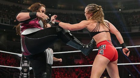 Savelina Fanene, Ronda Rousey - WWE TLC: Tables, Ladders & Chairs - Filmfotók