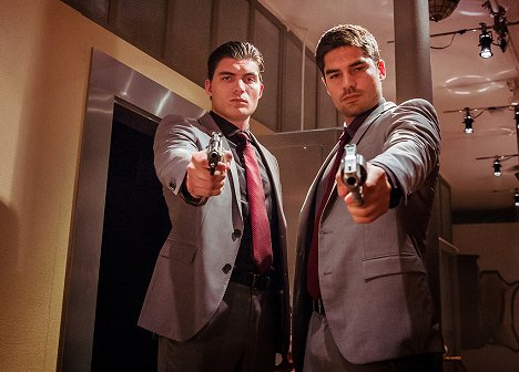 Zane Holtz, D.J. Cotrona - Aberto Até de Madrugada - The Take - Do filme