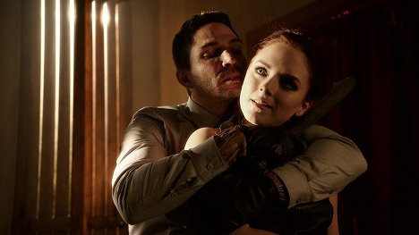 Maurice Compte, Madison Davenport - From Dusk Till Dawn: The Series - Fanglorious - Van film