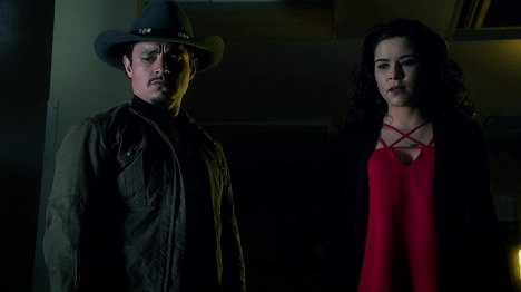 Jesse Garcia, Emily Rios - Aberto Até de Madrugada - Straightjacket - Do filme