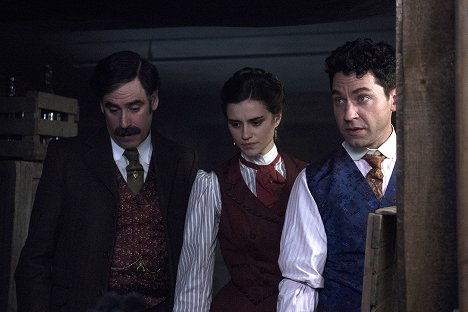 Stephen Mangan, Rebecca Liddiard, Michael Weston - Houdini and Doyle - Necromanteion - Filmfotók