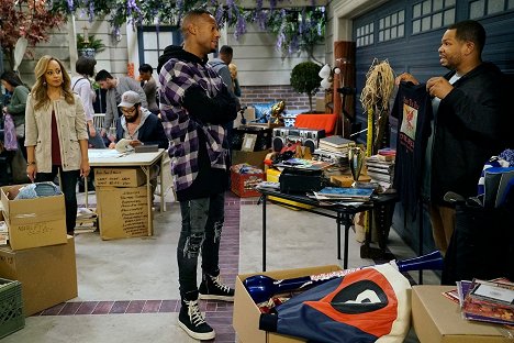 Essence Atkins, Marlon Wayans, Diallo Riddle - Marlon - Cleaning Out the Closet - Photos