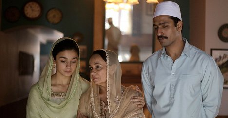 Alia Bhatt, Soni Razdan, Vicky Kaushal - Raazi - Van film